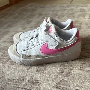 Nike Kids' Sneakers in White and Pink